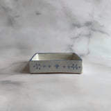 染付小花紋 角皿(箱) - Image #2