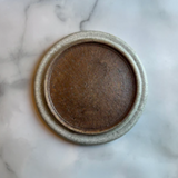 フラット丸プレート7寸 墨白|藤原純(信楽焼 陶器)