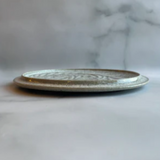 フラット丸プレート7寸 墨白|藤原純(信楽焼 陶器)