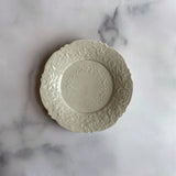 青白磁 花唐草稜花 中皿 - Image #1