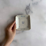 染付小花紋 隅入角皿 - Image #4