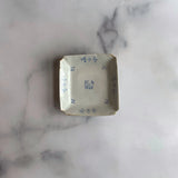 染付小花紋 隅入角皿 - Image #1