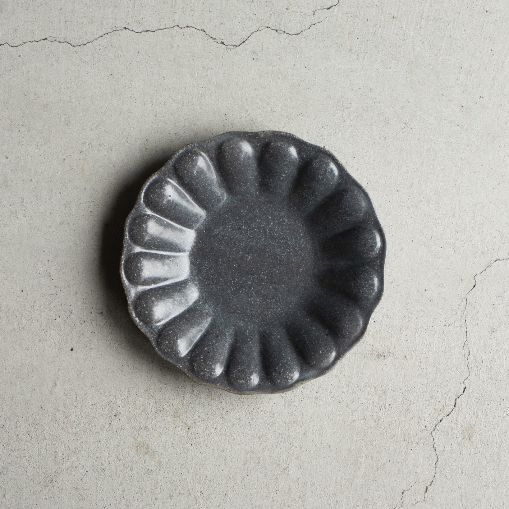 古屋陶瓷花深盘小灰釉– nokaze｜陶器、和食器、うつわの通販