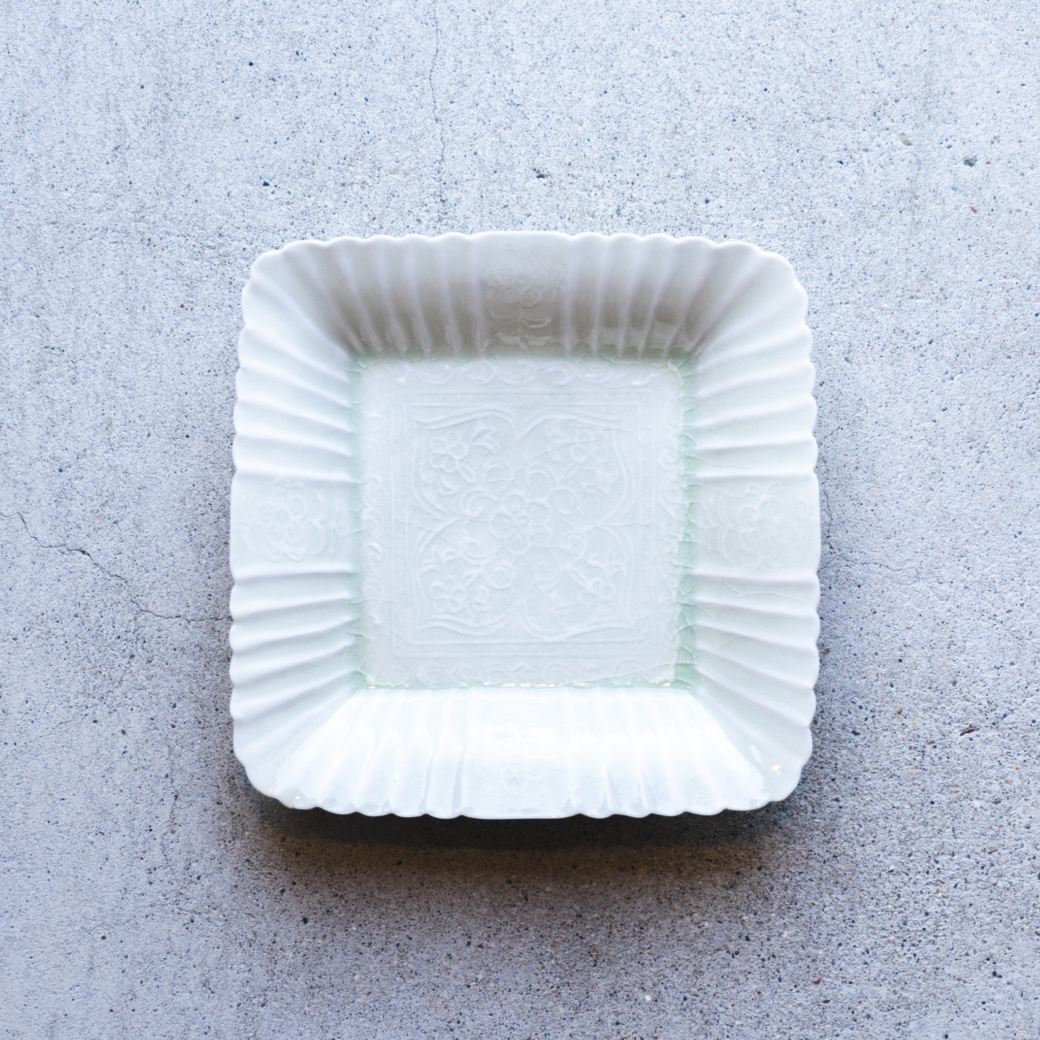 中国 輪花麒麟洗筆（皿） u6230914 灰青釉 輪花角皿 – nokaze