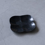 作家 藤原志鈴香 まるスクエアプレート M 黒