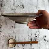 しのぎ リム皿 中 白|作家 山本雅則(信楽焼)