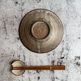 しのぎ リム皿 中 白|作家 山本雅則(信楽焼)