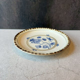 鉄ふち染付花文5寸皿【石井11】