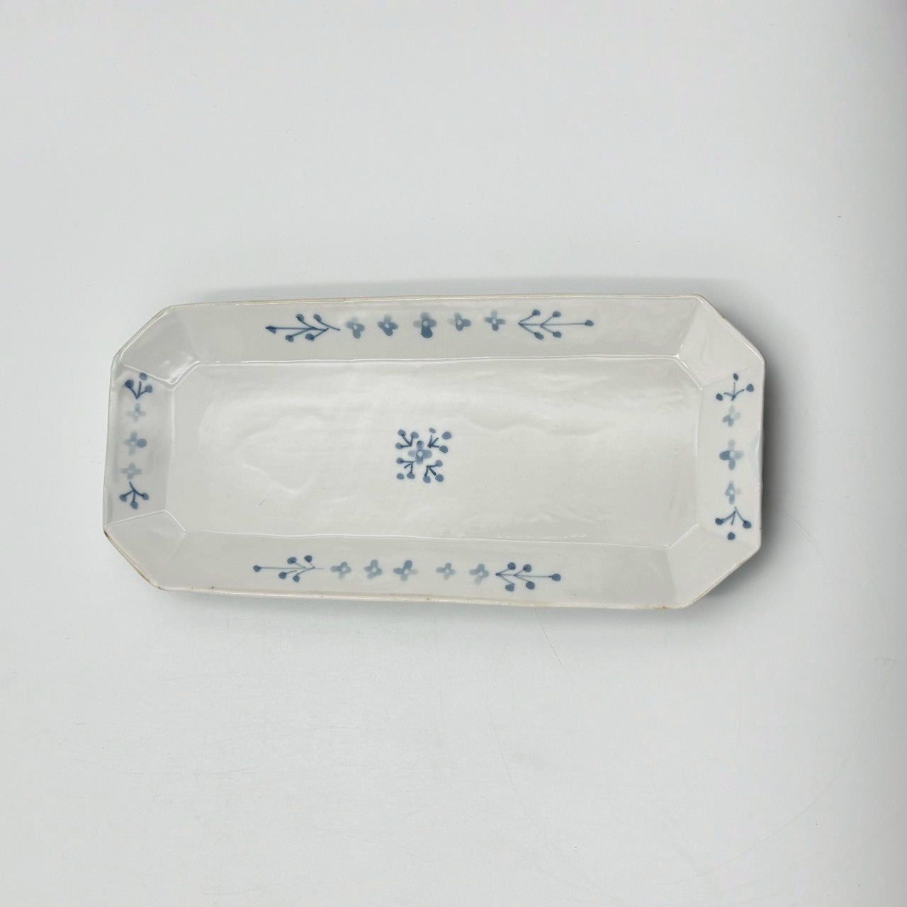 染付小花紋 輪花長皿｜jiucasca 前田 麻美 – nokaze｜陶器、和食器
