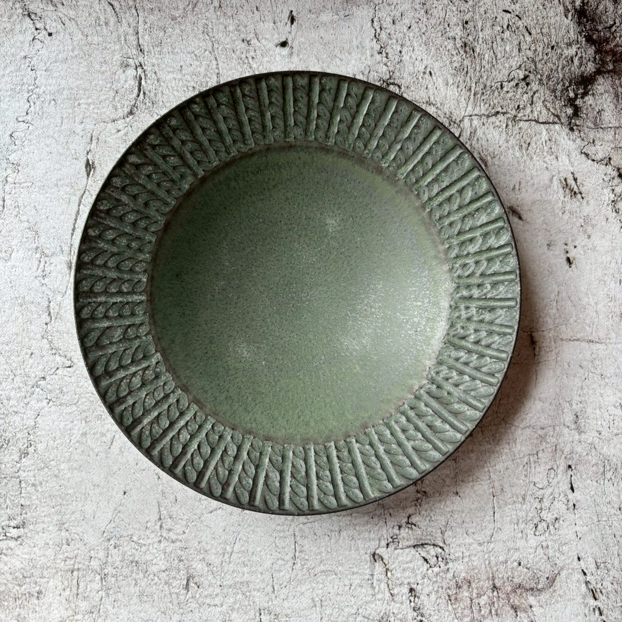 縄目リム皿 大 緑｜作家 山本雅則（信楽焼） – nokaze｜陶器、和食器