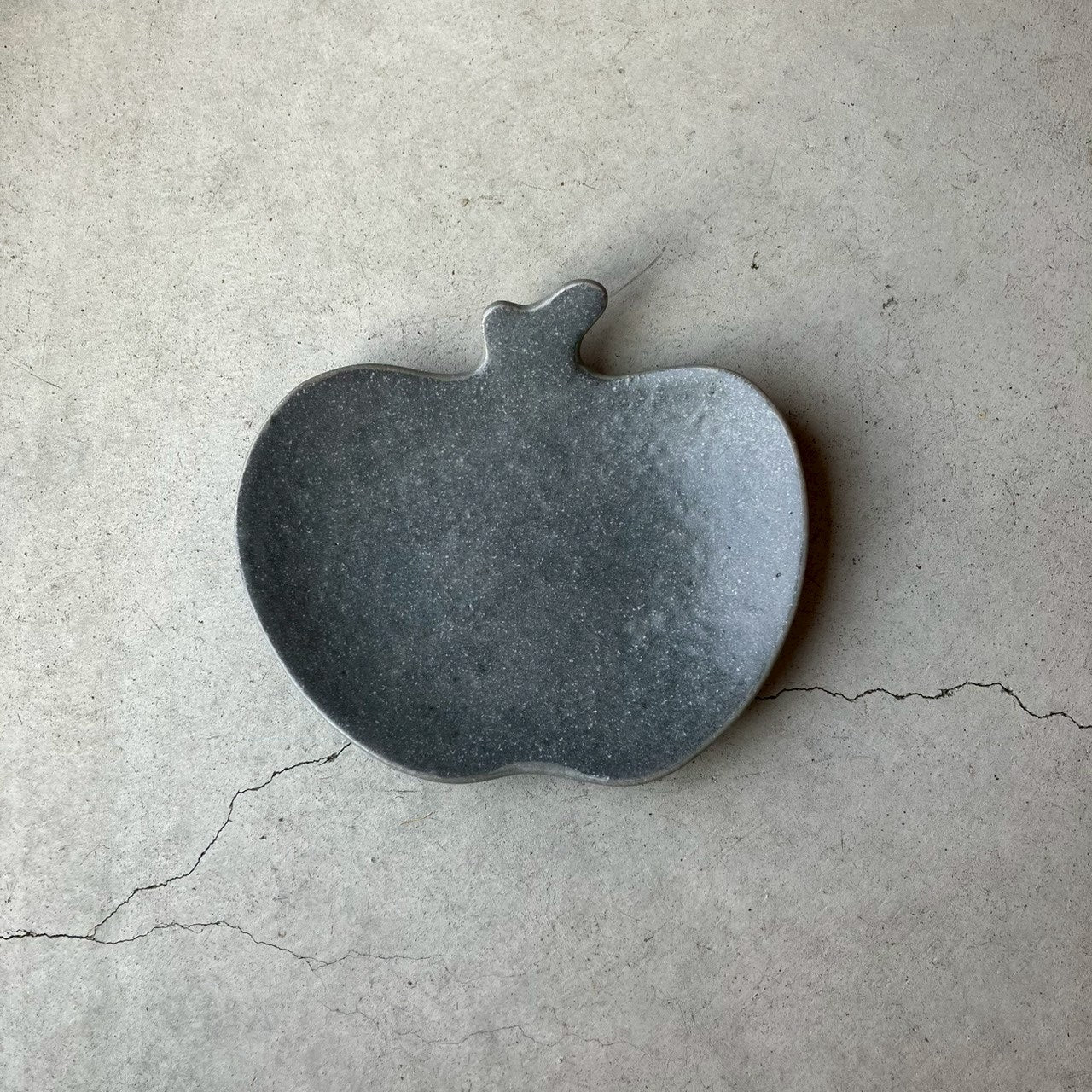 りんご皿 大 グレー釉｜古谷製陶所（信楽焼 陶器）【87】 – nokaze