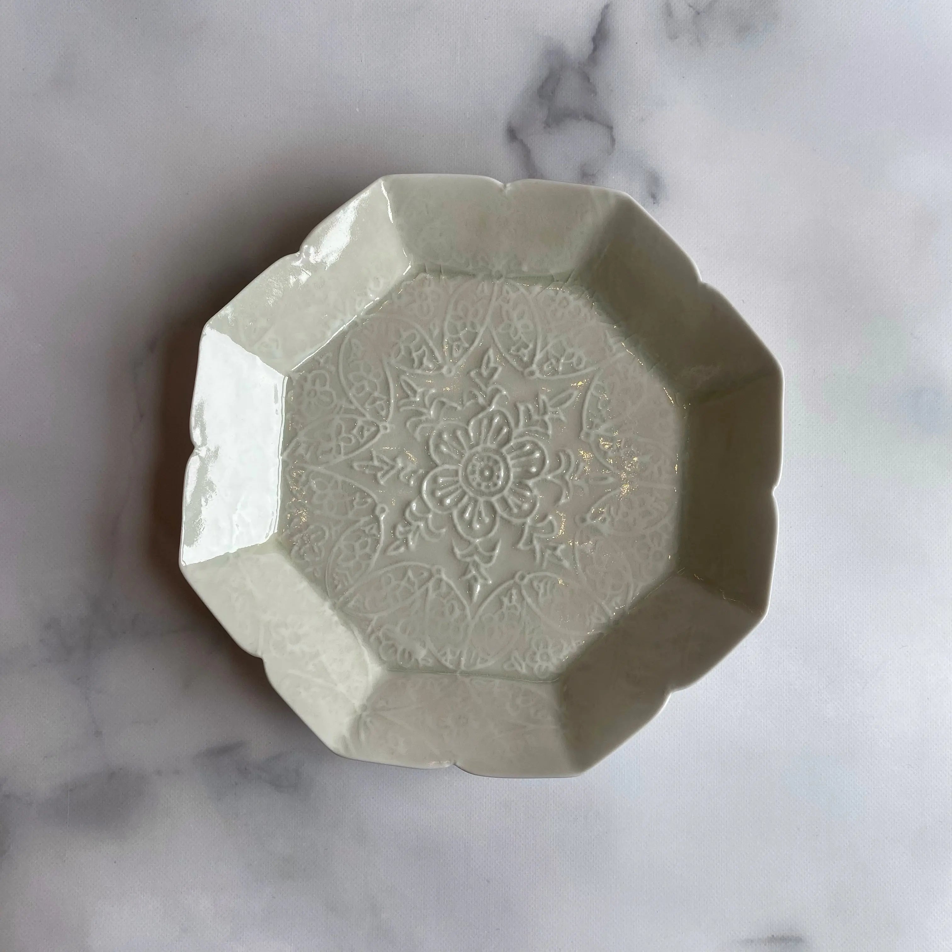 灰青釉 花七宝 7寸皿 – nokaze｜陶器、和食器、うつわの通販