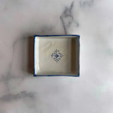 染付小花紋 角皿(箱) - Image #1