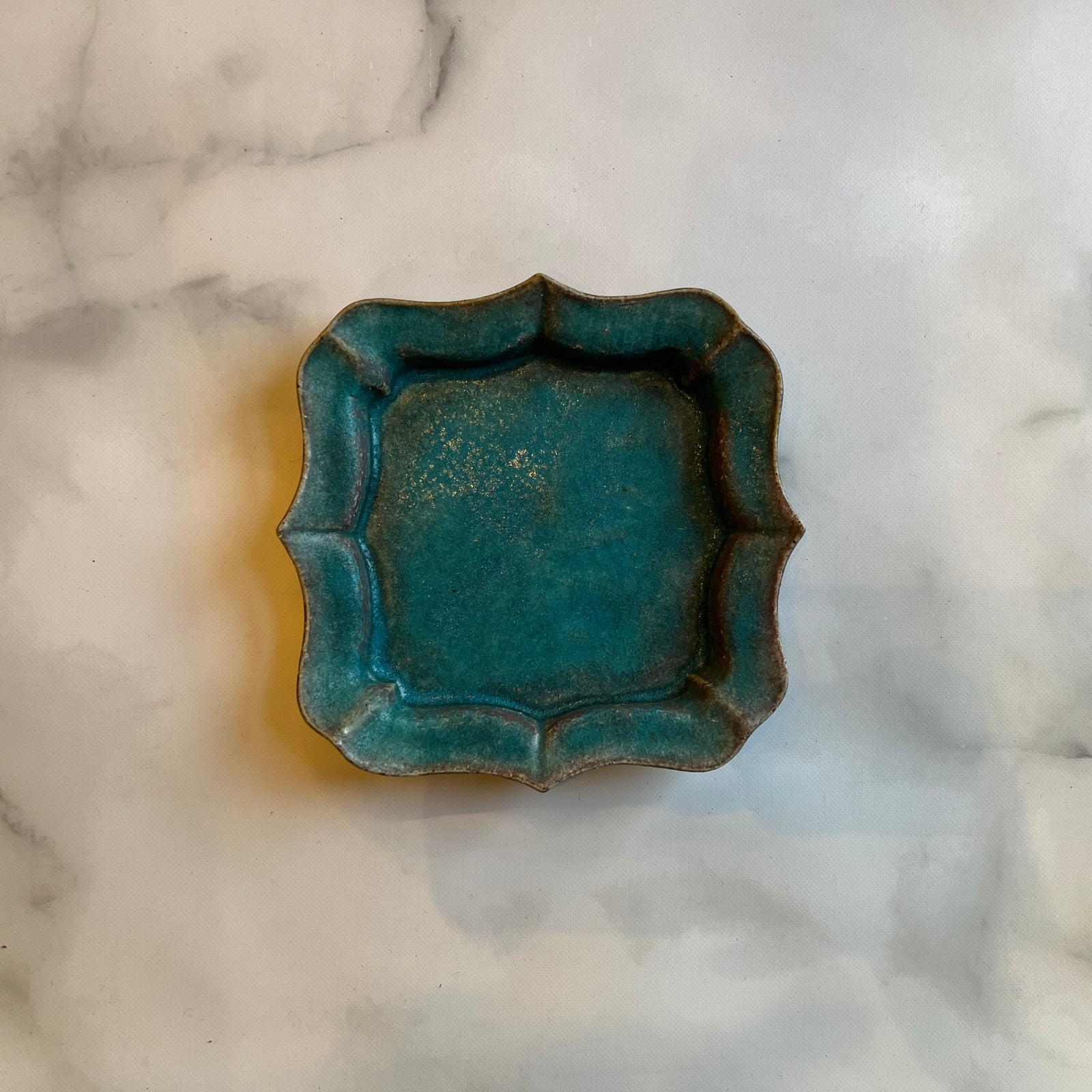 信楽焼　藤原純　青緑色の花びら型陶器皿 56721AEA-237E-4570-8E0B-