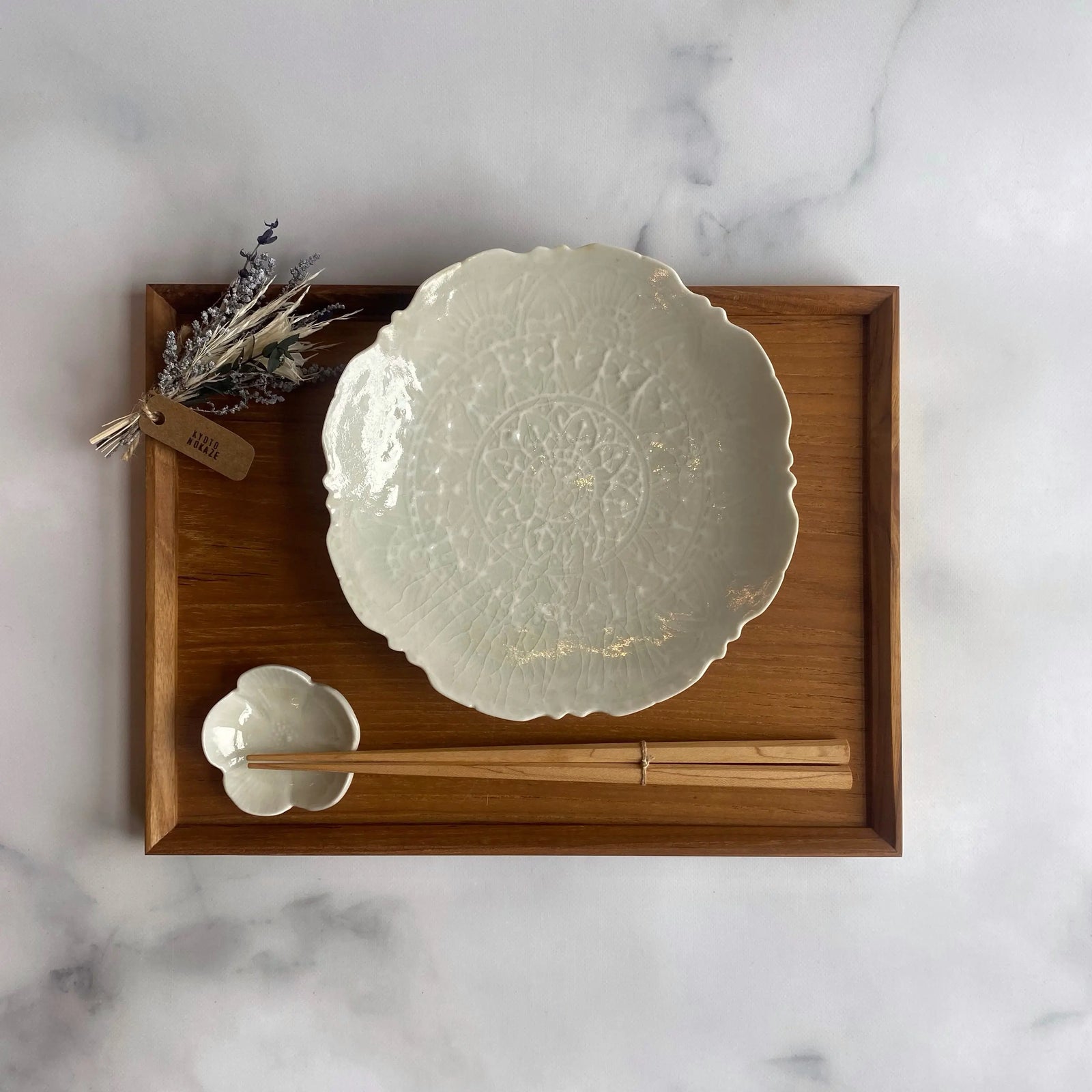 作家 前田麻美 灰青釉 稜花 6寸台皿 – nokaze｜陶器、和食器、うつわの通販