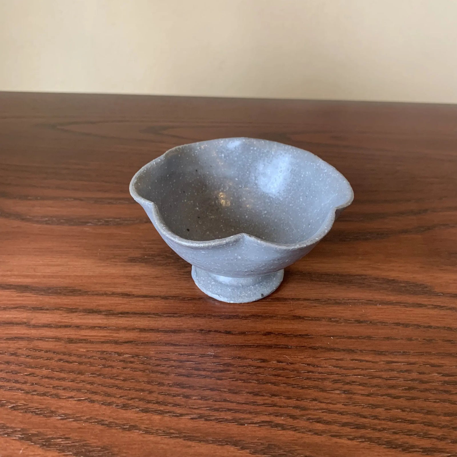 輪花高台小鉢 ミニ グレー釉|古谷製陶所(信楽焼 陶器)【71 輪花高台小鉢 ミニ グレー釉|古谷製陶所(信楽焼 陶器)【71