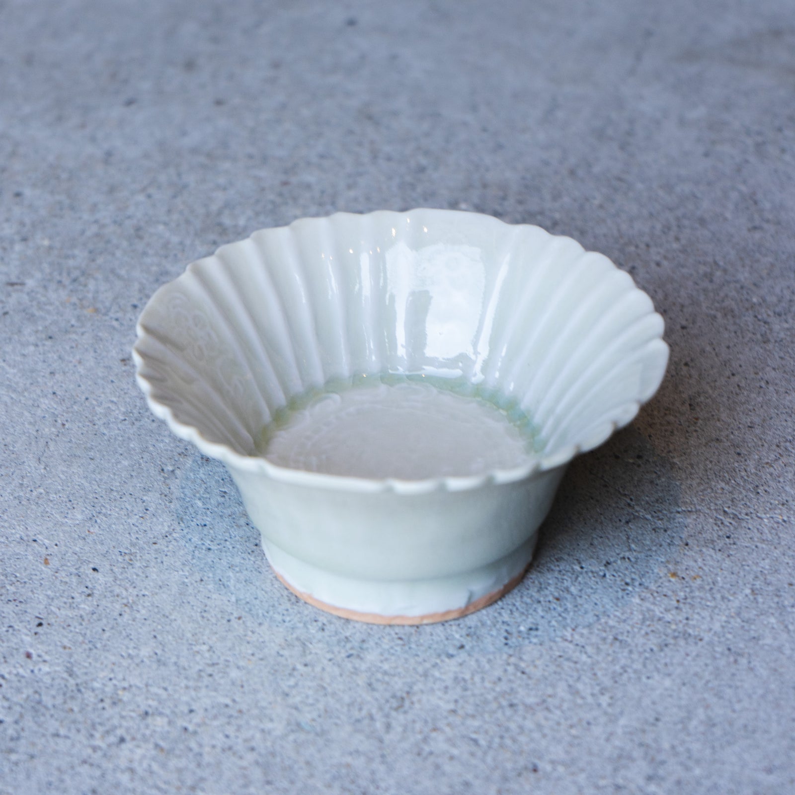 作家 前田麻美 灰青釉 輪花高台鉢 – nokaze｜陶器、和食器、うつわの通販