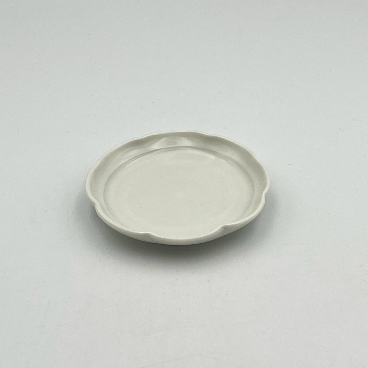輪花皿 - 食卓に花咲く瞬間を。輪花皿が彩る美しい日常 – nokaze｜陶器