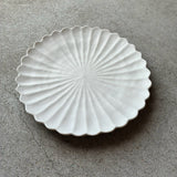 7-inch hand-carved white plate [FK52]