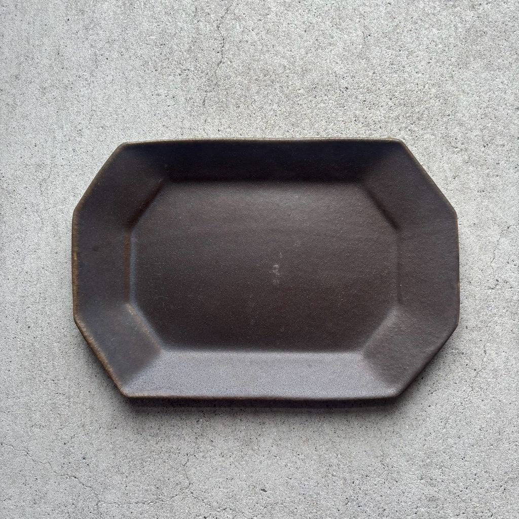 八角プレート 大 サビ釉｜古谷製陶所（信楽焼 陶器） – nokaze｜陶器