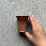 205 长满藻类的茶杯，朱红色 [17]