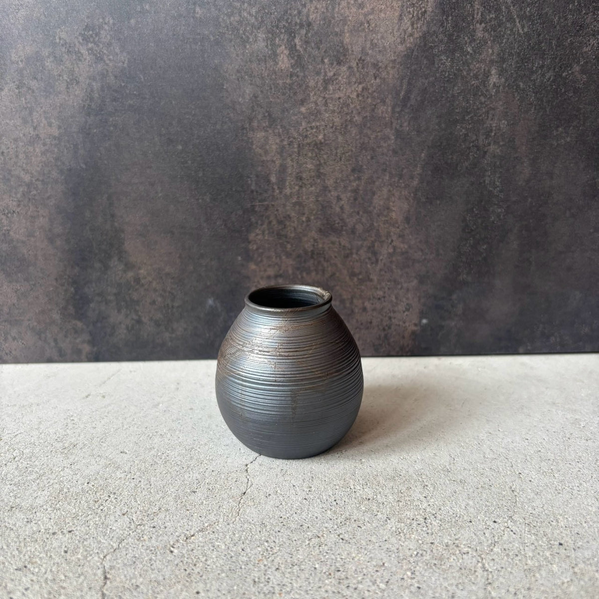 Algae-hanging flower vase | Artist Yutaro Yamada (Tokoname