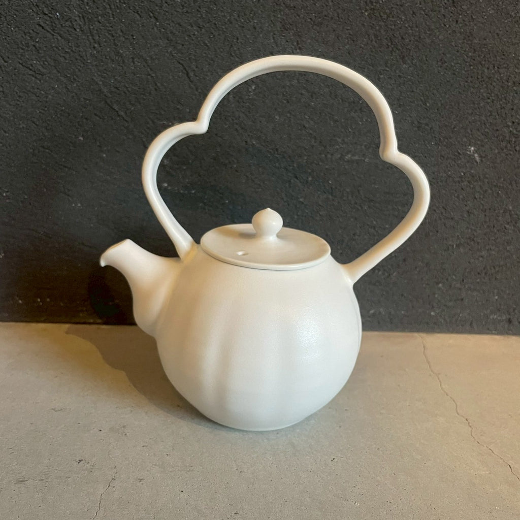 変わり種取手急須300cc 白｜作家 藤村佳澄 – nokaze｜陶器、和食器