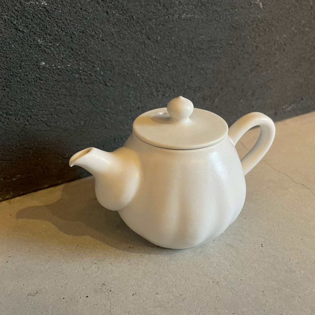 急須シリーズ 茶壺 白｜作家 藤村佳澄 – nokaze｜陶器、和食器、うつわ