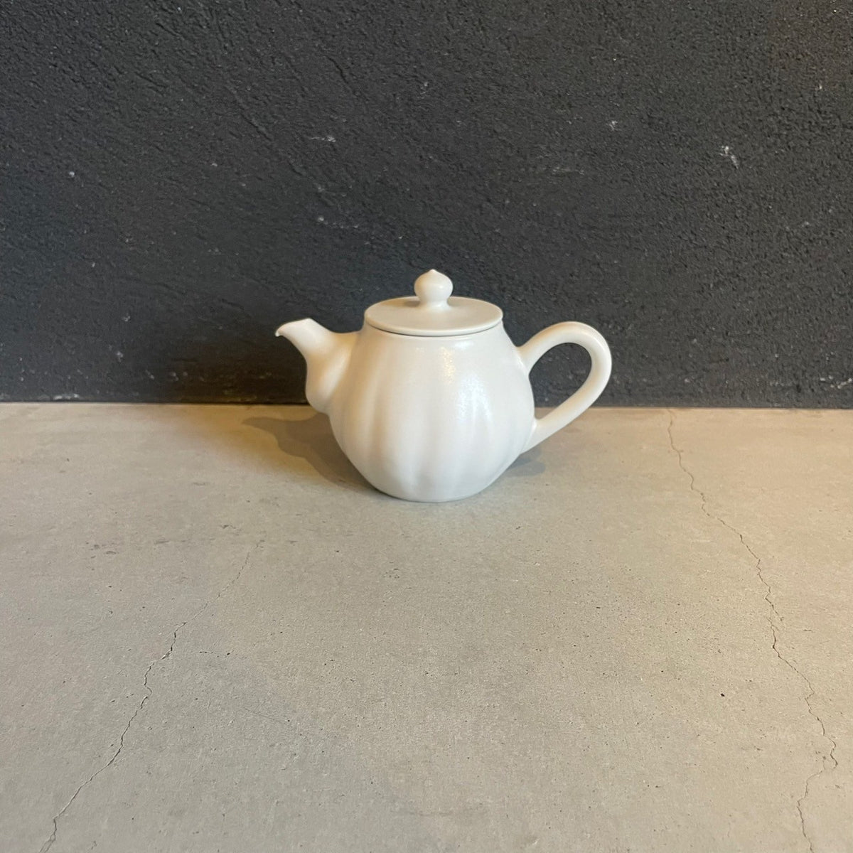 急須シリーズ 茶壺 白｜作家 藤村佳澄 – nokaze｜陶器、和食器、うつわ