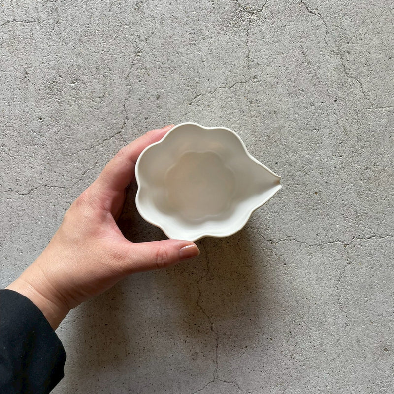カヌレ茶器 茶海(片口)　白｜作家　藤村佳澄【FK39】