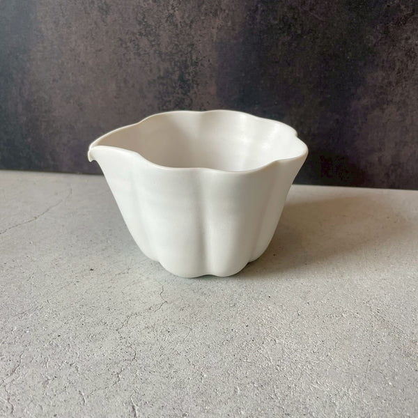 カヌレ茶器 茶海(片口)　白｜作家　藤村佳澄【FK39】