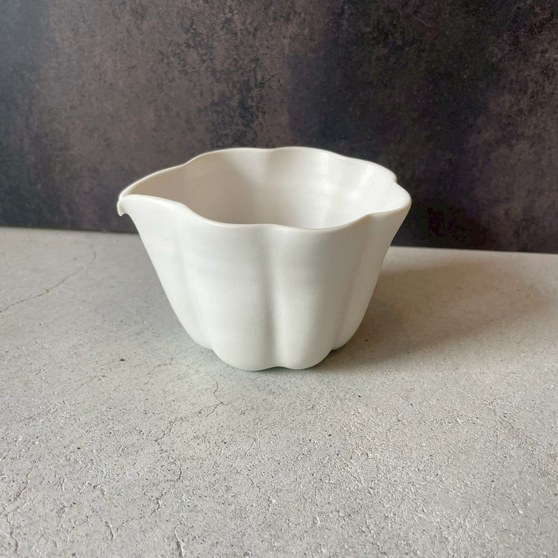 カヌレ茶器 茶海(片口)　白｜作家　藤村佳澄【FK39】
