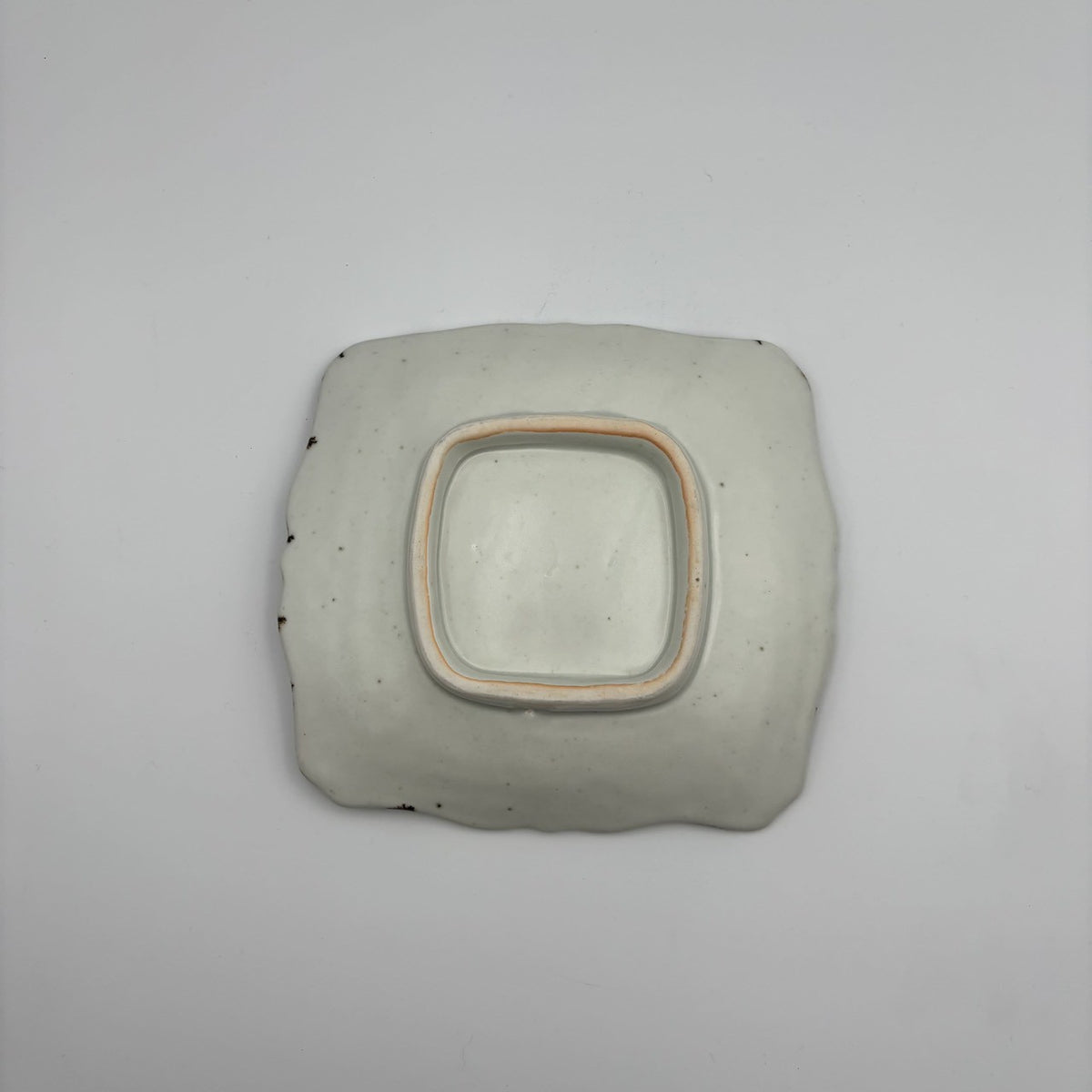 蝶ひらひらスクエア皿オークル｜水谷和音 – nokaze｜陶器、和食器