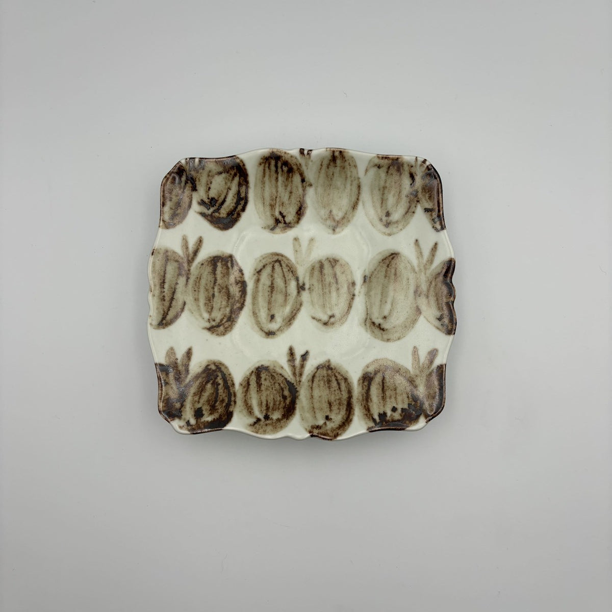 蝶ひらひらスクエア皿オークル｜水谷和音 – nokaze｜陶器、和食器