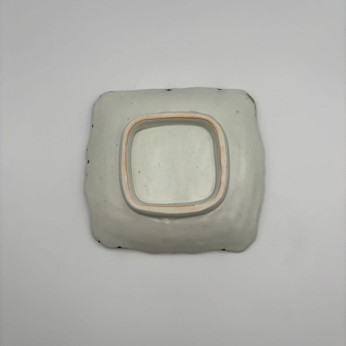 白蝶貝 アーチ型　極薄　スライス　螺鈿　12枚セット 蝶ひらひらスクエア皿オークル｜水谷和音 – nokaze｜陶器、和食器