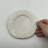 Artist Asami Maeda Blue and white porcelain flower arabesque ridge flower small plate
