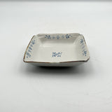 染付小花紋　隅入角皿【MA9】