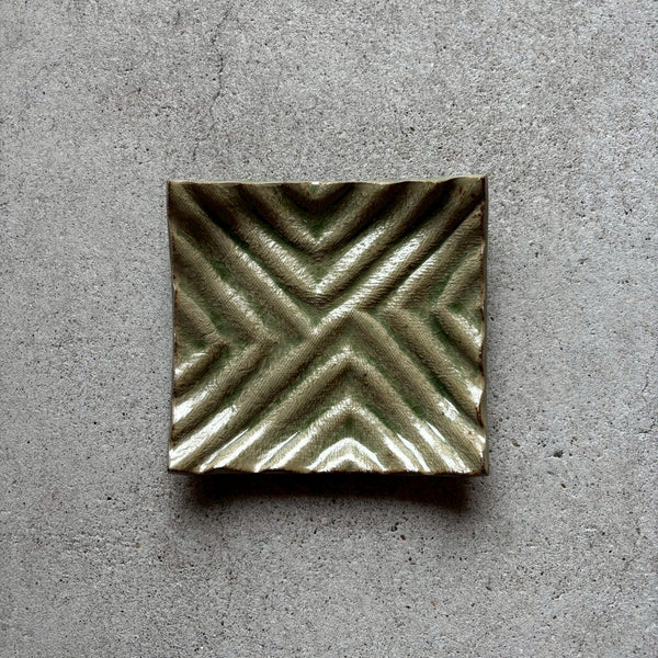 波紋角皿　樫灰釉【MD9】