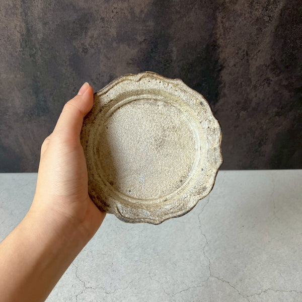 炭化綾花小皿（白）｜作家　渡辺信史