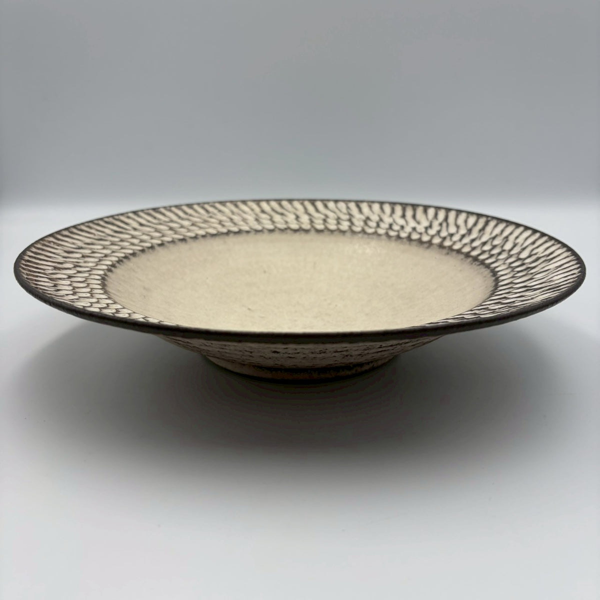 【美品】信楽焼き　山本雅則　しのぎ　リム皿　大　3枚セット しのぎ リム皿 大 白｜作家 山本雅則（信楽焼） – nokaze｜陶器、和