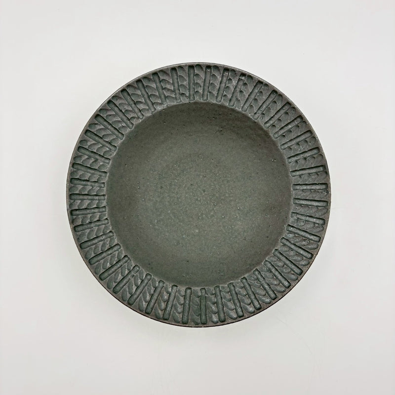 縄目リム皿 中 黒｜作家 山本雅則（信楽焼） – nokaze｜陶器、和食器