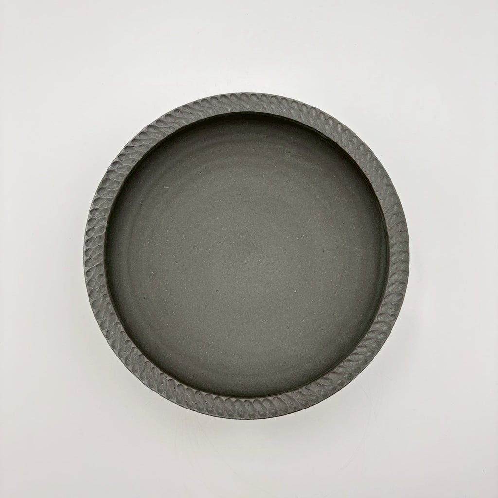 しのぎ カレー皿 黒｜作家 山本雅則（信楽焼） – nokaze｜陶器、和食器