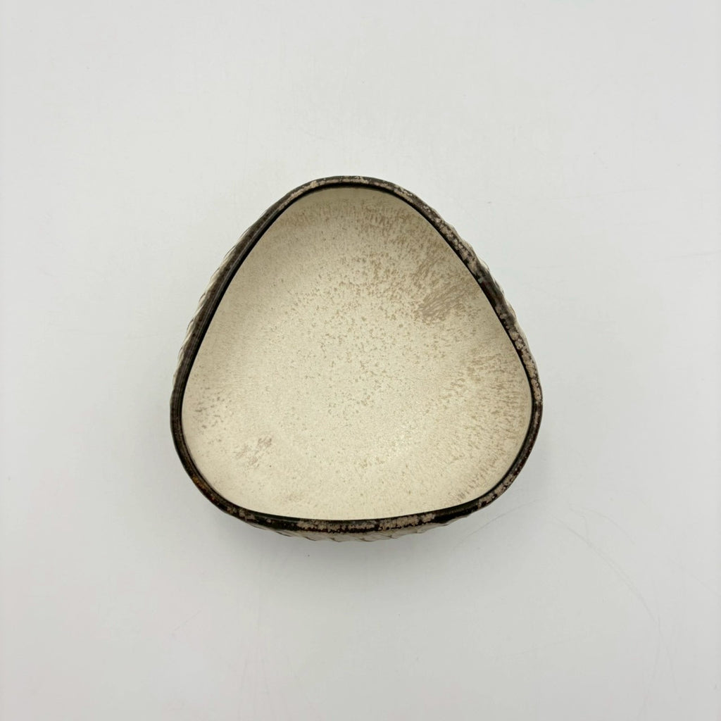 たわみ小鉢 三角｜作家 山本雅則（信楽焼） – nokaze｜陶器、和食器