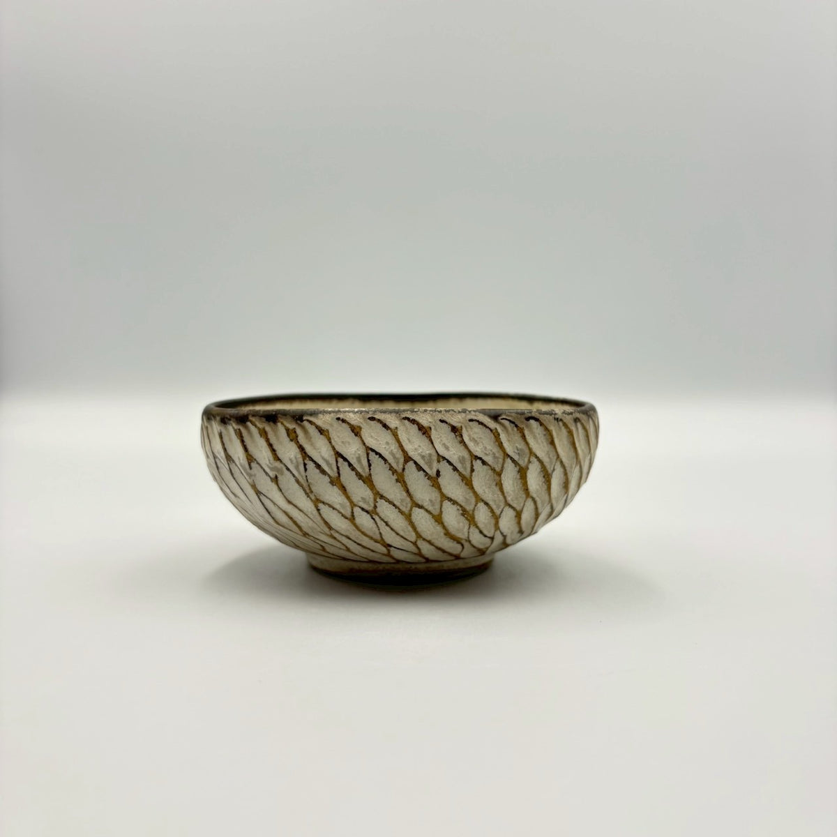 たわみ小鉢 三角｜作家 山本雅則（信楽焼） – nokaze｜陶器、和食器