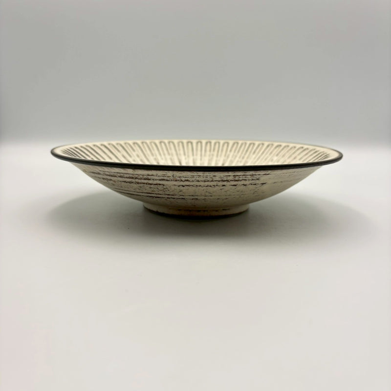 花しのぎ 皿 中 白｜作家 山本雅則（信楽焼） – nokaze｜陶器、和食器