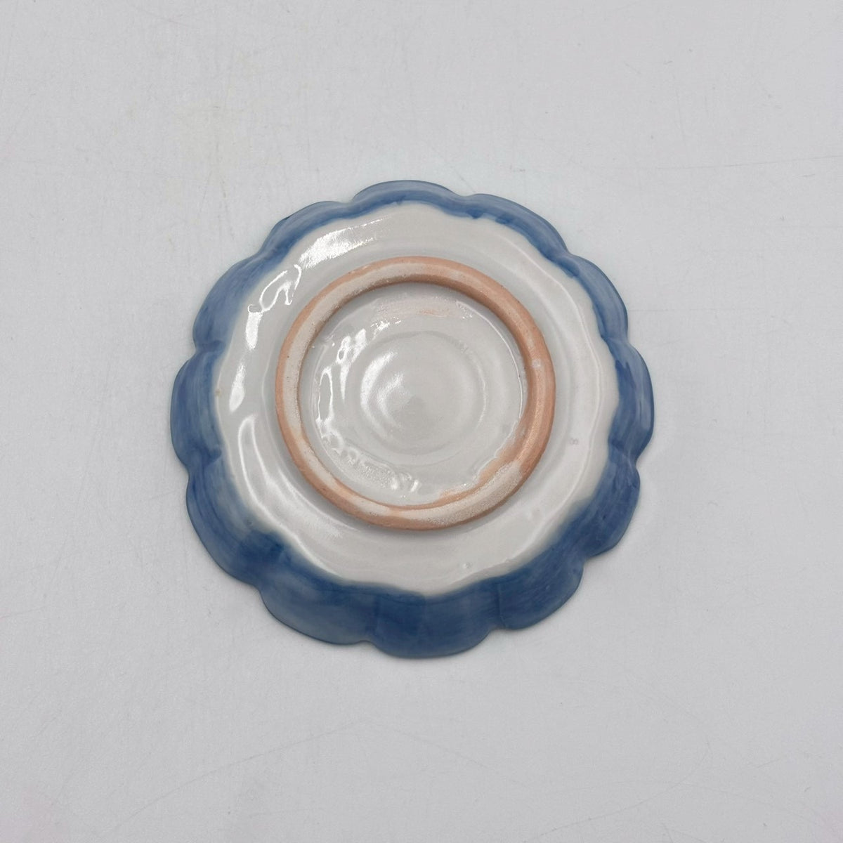 染付小花紋 輪花豆豆皿｜jiucasca 前田 麻美 – nokaze｜陶器、和食器