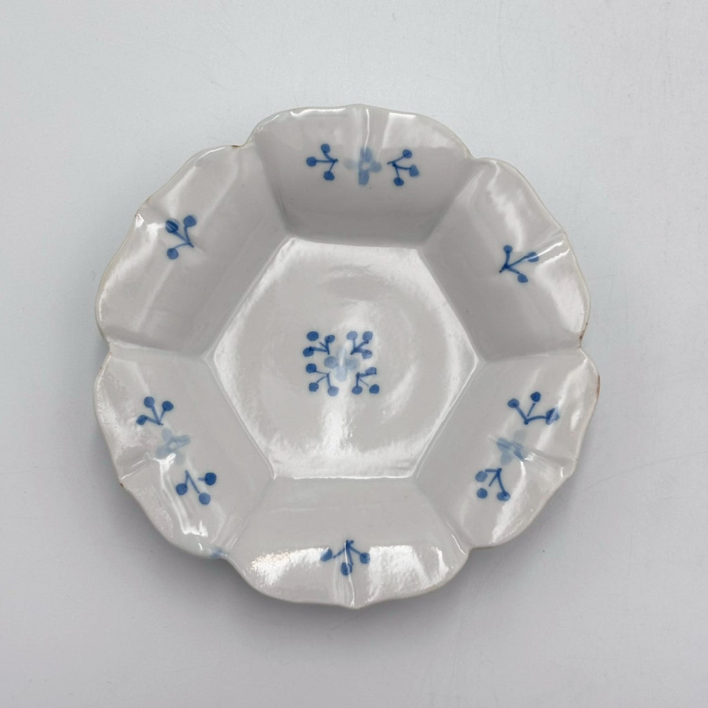 染付小花紋 輪花小皿｜jiucasca 前田 麻美 – nokaze｜陶器、和食器