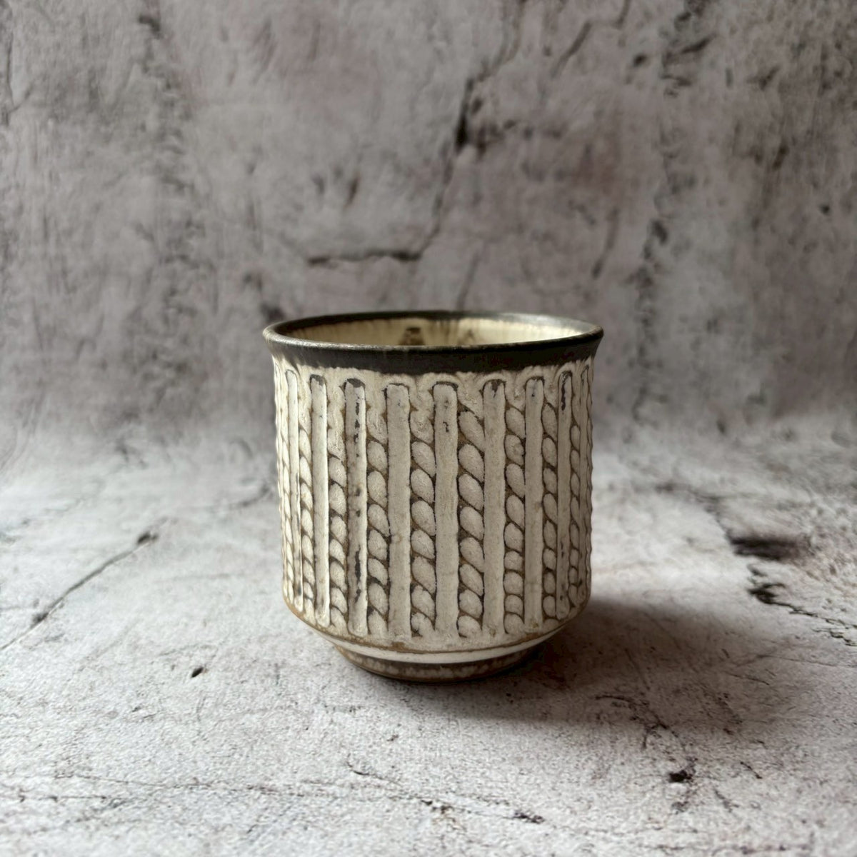 White rope-patterned teacup | Artist: Masanori Yamamoto (Shigaraki