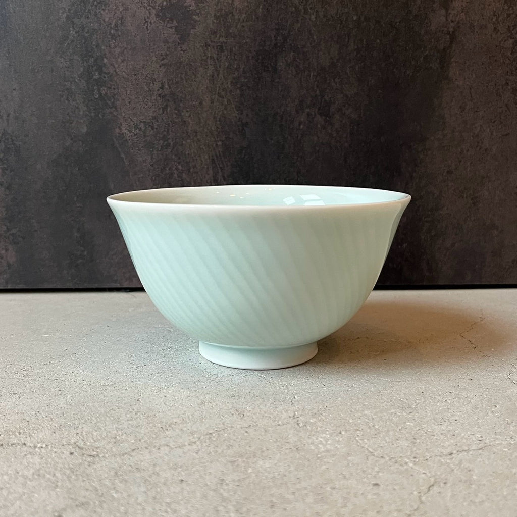 青白磁しのぎ 飯碗・大 | 小林 哲也（笠間焼） – nokaze｜陶器、和食器