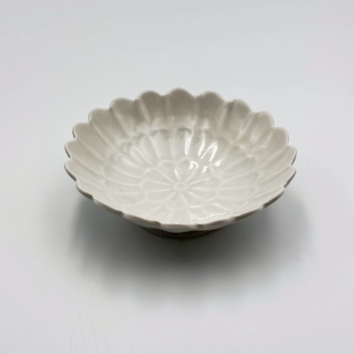 灰青釉 菊4寸鉢｜jiucasca 前田 麻美 – nokaze｜陶器、和食器、うつわ